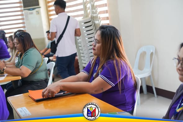 Mga dumalo sa GAD Focal Point System meeting, nakaupo sa mesa habang nagsusulat sa loob ng opisina sa Ibayo Silangan
