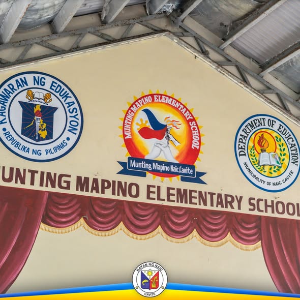Harapan ng Munting Mapino Elementary School na may pangalan ng paaralan at mga selyo ng DepEd