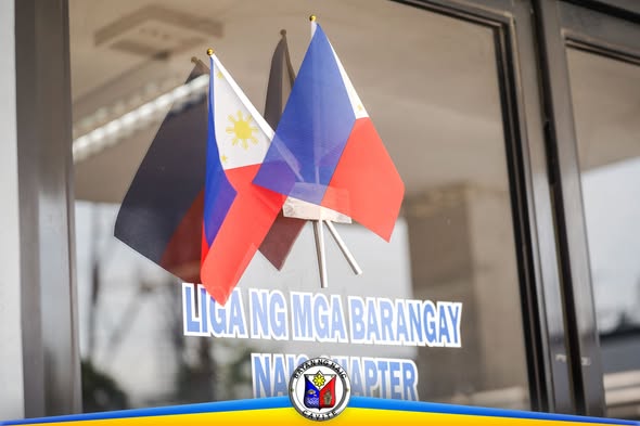 Mga watawat ng Pilipinas sa salamin ng Liga ng mga Barangay Building, Barangay Ibayo Silangan, Naic