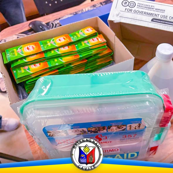 Mga first aid kit at hygiene supplies na nakalagay sa kahon para sa Mabulo at Muzon Elementary School