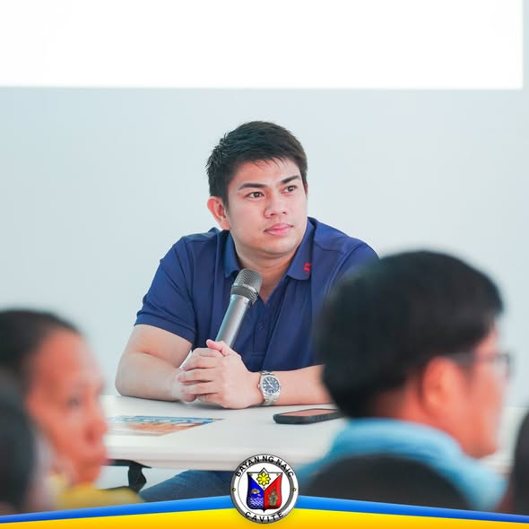 HOA Summit sa Triple 8, Sabang, Naic kung saan may nagsasalita sa harap ng mga dumalo