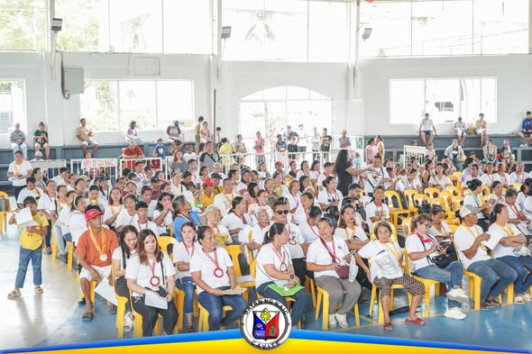 Mga nagtapos sa 4Ps na nakaupo sa covered court habang nagaganap ang Pugay-Tagumpay Ceremony sa Naic