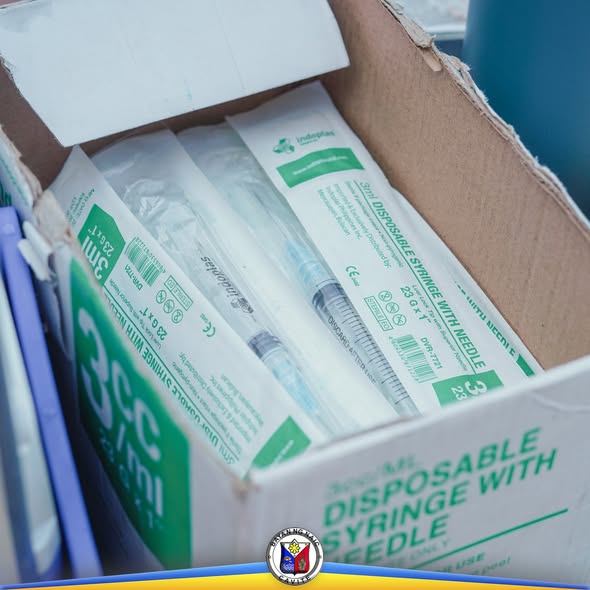Kahon ng disposable syringe na may karayom para sa anti-rabies vaccination sa Muzon