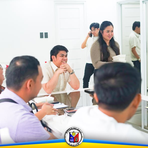 Mga opisyal at kawani habang nagpupulong sa Naic Municipal Hall para sa Local School Board Meeting