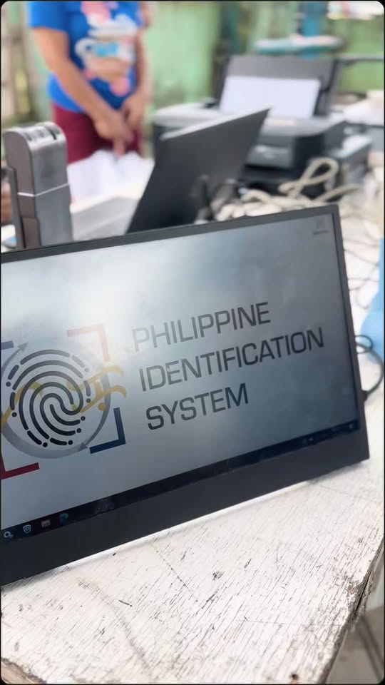 Monitor na nagpapakita ng Philippine Identification System habang isinasagawa ang birth registration sa Bancaan