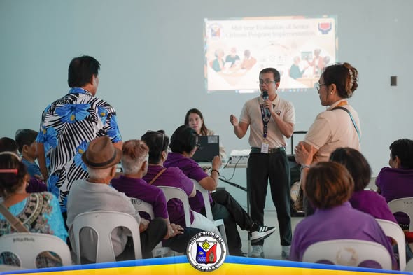 Mga kalahok na nakatatanda habang nakikinig sa presentasyon ng Mid-Year Evaluation ng Senior Citizens Program sa Naic