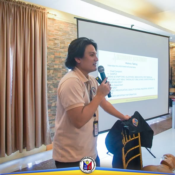 Tagapagsalita habang nagpapaliwanag sa Secondary Assessment sa BLS Training sa Torres Farm Resort, Naic