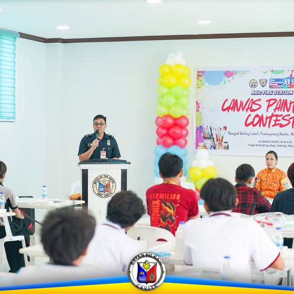 Opisyal ng BFP Naic na nagsasalita sa podium sa Canvas Painting Contest sa Triple 8, Sabang, Naic