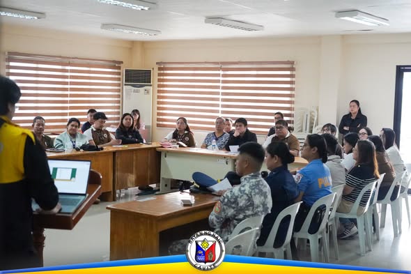 Pagpupulong ng MDRRMO at mga kawani sa ABC Hall, Naic, para sa paghahanda sa sakuna