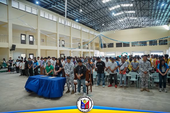 Mga dumalo na nakatayo sa gymnasium habang isinasagawa ang FASD Day sa CvSU Naic