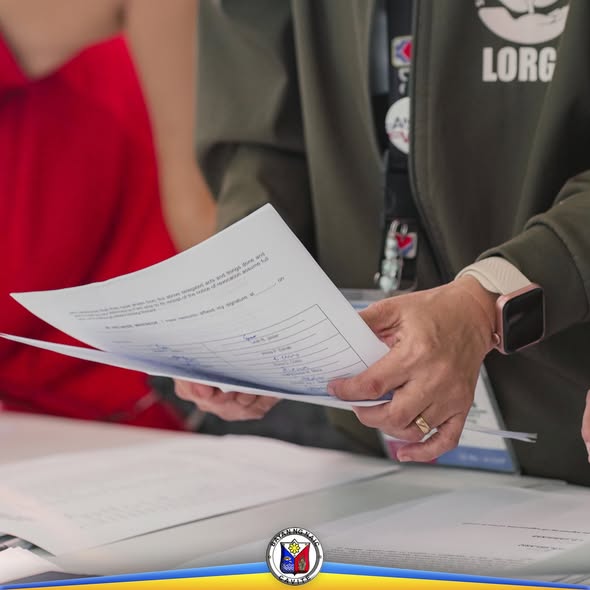 Pagsuri ng mga papeles ng SLP Project Proposal sa Triple 8 Building, Sabang, Naic
