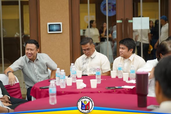 Mga opisyal na nakaupo sa mesa habang nakikinig sa programang Handog ng Pangulo sa New Provincial Government Center