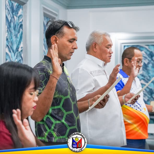 Mga miyembro ng PLEB habang nanunumpa ng panunungkulan sa seremonya sa Bayan ng Naic