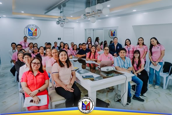 Grupo ng mga kawani ng Pamahalaang Bayan ng Naic sa Budget Call 2026 sa Conference Room ng Municipal Hall