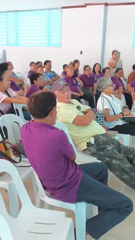 Mga senior citizen na nakaupo sa mid-year evaluation ng Senior Citizens Program sa Triple 8 Bldg., Sabang
