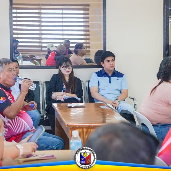 Mga kalahok sa Liga ng mga Barangay na nakikinig sa talakayan sa ABC Hall, Naic