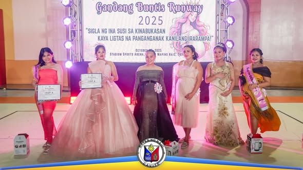 Mga kalahok ng Gandang Buntis Runway 2025 sa entablado ng Stadium Sports Arena, Naic