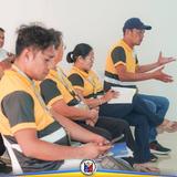 Mga kalahok sa orientation seminar ng NHA sa Triple 8 Building, Barangay Sabang, Naic habang nakikinig