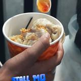 Poster: Naic Posible Food Bazaar Season 1, Stall Mo Show Mo, may kamay na may hawak na siomai na may sawsawan
