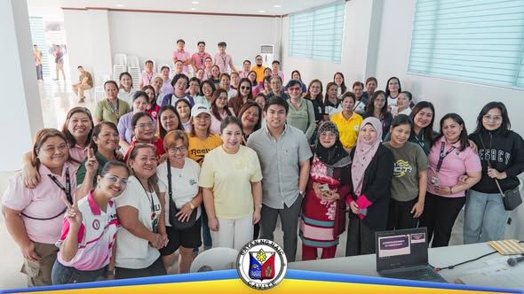 Grupo ng kababaihan at ilang kalalakihan sa group photo sa Local Council of Women General Assembly 2025 sa Naic