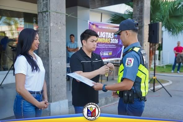 Kapulisan at force multipliers sa send off ceremony ng Ligtas Undas 2026 sa Naic