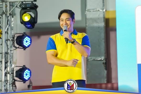 Negosyante at kalahok sa Grow Your Negosyo sa Arena Stadium Naic