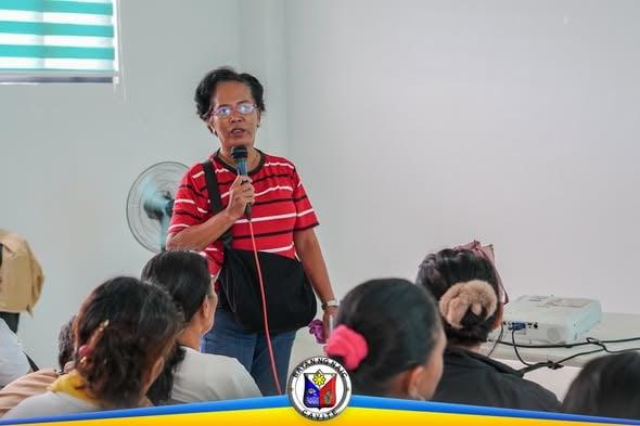 Larawan ng mga kalahok sa financial literacy training sa Naic